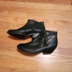 Nine West Black Leather Pointed Ankle Booties